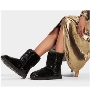 $200 UGG WINTER CLASSIC SHORT II Black SEQUIN SPARKLE BOOTS stellar 7 US 38 EU